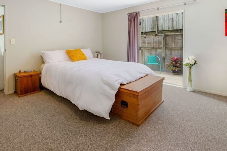 Photo of property in 2b/20 Ian Marwick Place, Birkenhead, Auckland, 0626