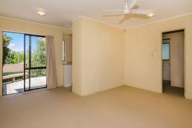 Photo of property in 10a Elizabeth Drive, West Harbour, Auckland, 0618
