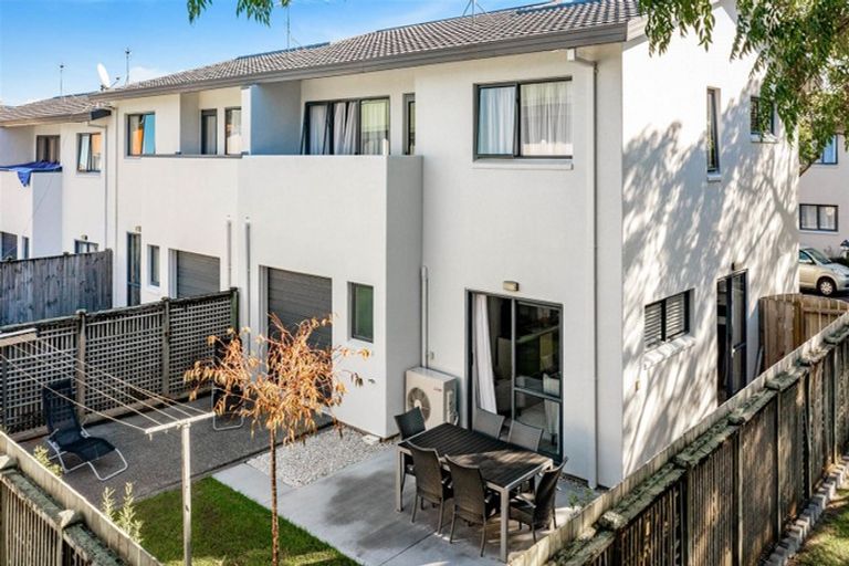 Photo of property in 15 Butia Avenue, Henderson, Auckland, 0612