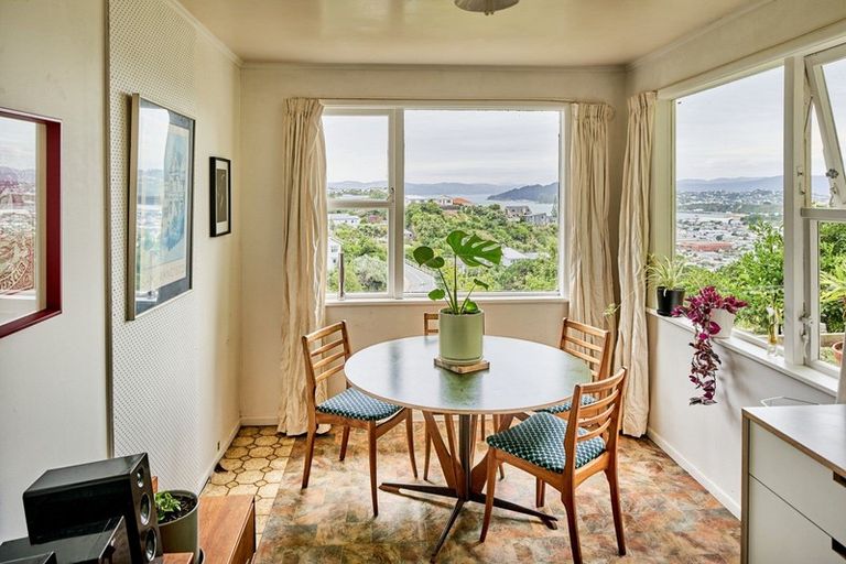 Photo of property in 5 Dunedin Terrace, Melrose, Wellington, 6023
