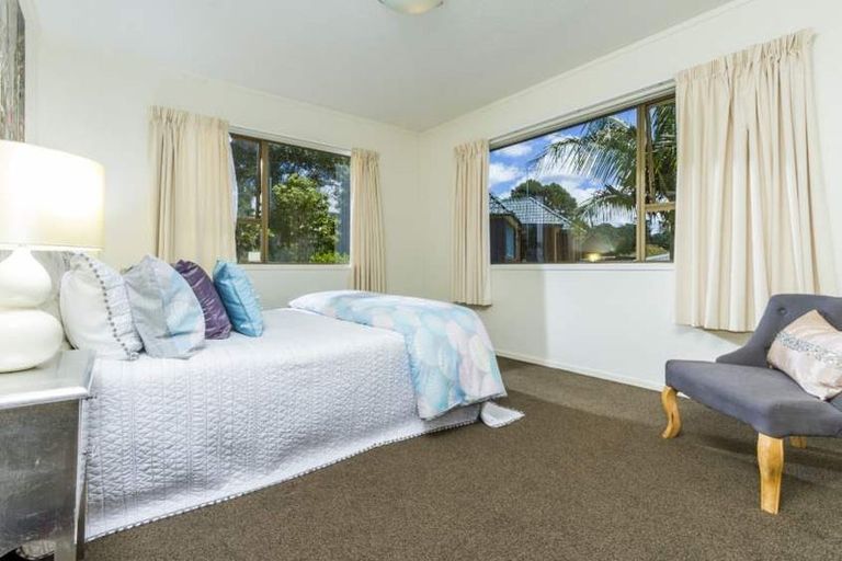Photo of property in 1/5 Clematis Avenue, Murrays Bay, Auckland, 0630