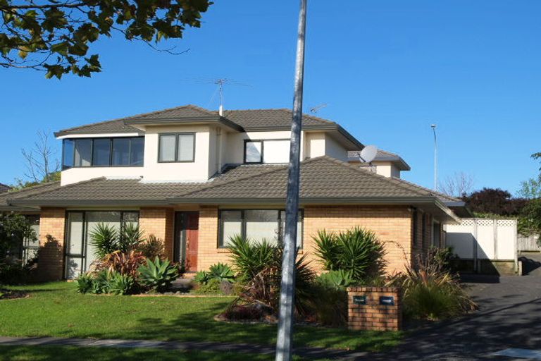 Photo of property in 2/25 Thirlmere Rise, Northpark, Auckland, 2013
