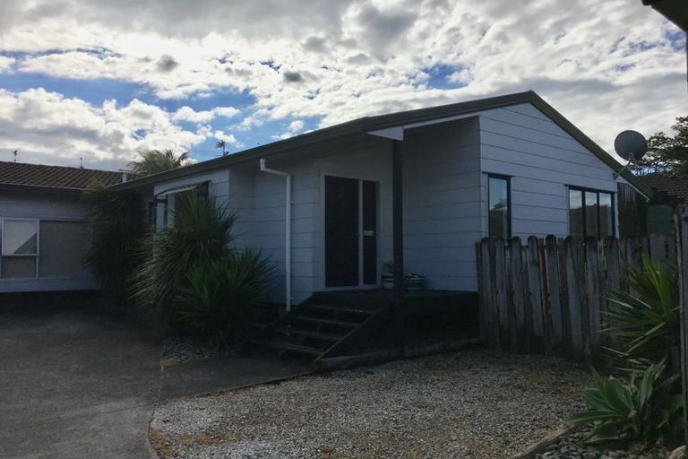 Photo of property in 2/44 Darren Crescent, Half Moon Bay, Auckland, 2012