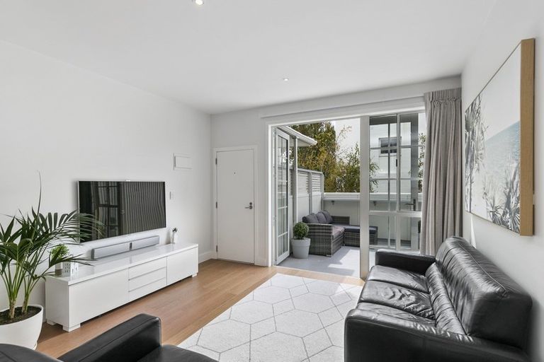 Photo of property in 43 Little George Street, Thorndon, Wellington, 6011