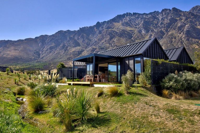 Photo of property in 7 Kotuku Lane, Jacks Point, Queenstown, 9371