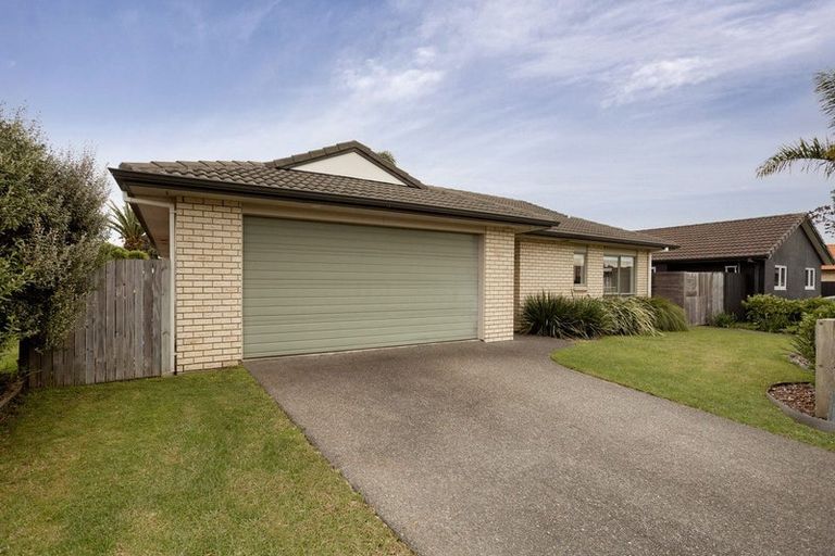 Photo of property in 14 Grabella Place, Papamoa Beach, Papamoa, 3118
