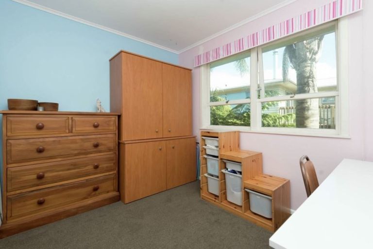 Photo of property in 59 Litten Road, Cockle Bay, Auckland, 2014