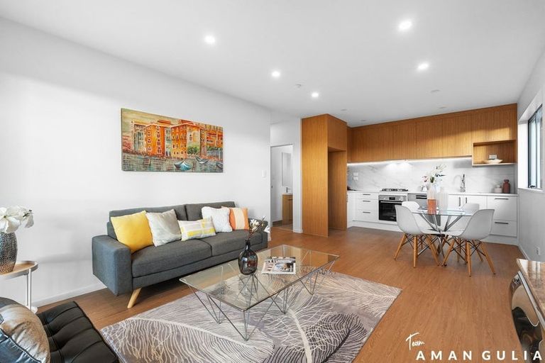 Photo of property in 37b Flanshaw Road, Te Atatu South, Auckland, 0610