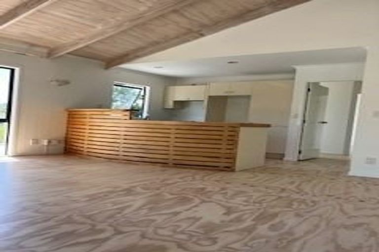 Photo of property in 7a Erica Road, Sunnynook, Auckland, 0620