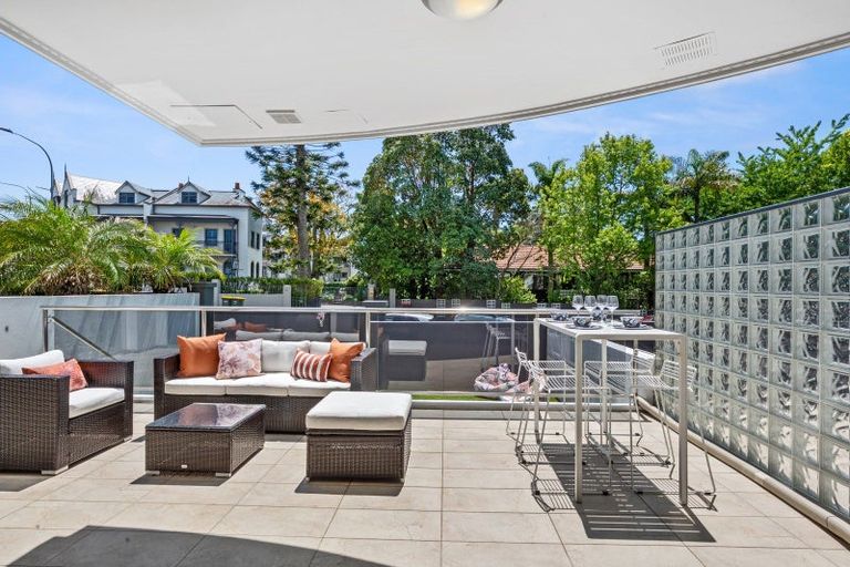 Photo of property in 175h Hurstmere Road, Takapuna, Auckland, 0622