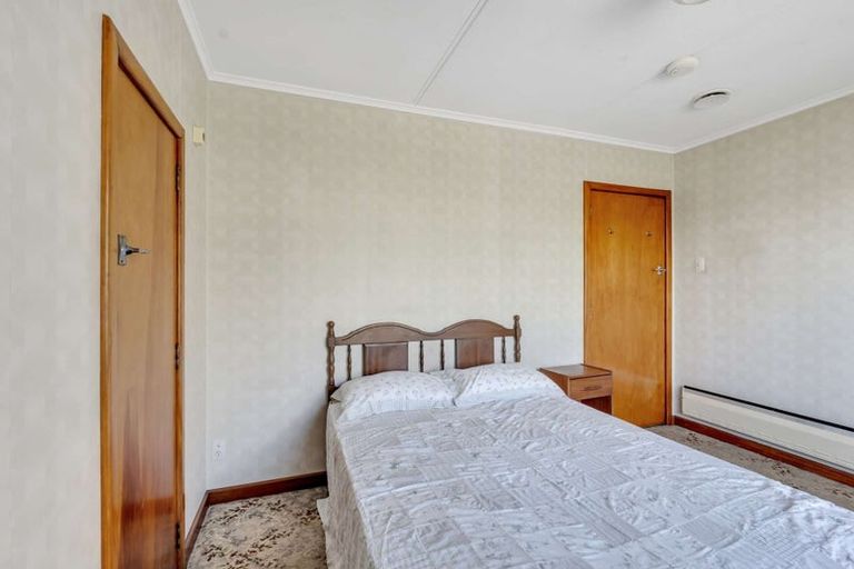 Photo of property in 27 South Road, Moturoa, New Plymouth, 4310