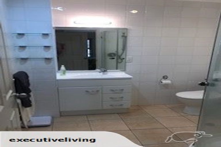 Photo of property in 1b Queen Street, New Plymouth, 4310