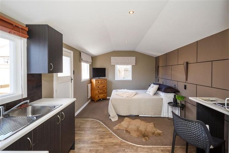 Photo of property in 102 Ferguson Street, West End, Palmerston North, 4412