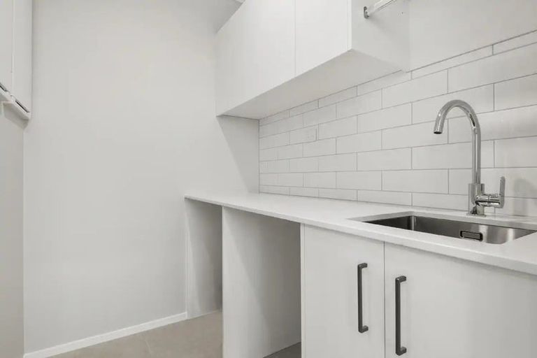 Photo of property in 2/3 Parapara Place, Albany, Auckland, 0632