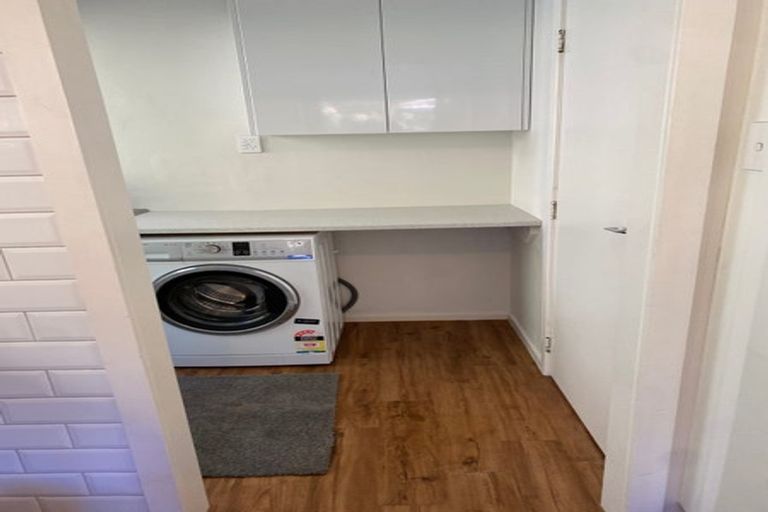 Photo of property in 3 Lomond Street, Newlands, Wellington, 6037