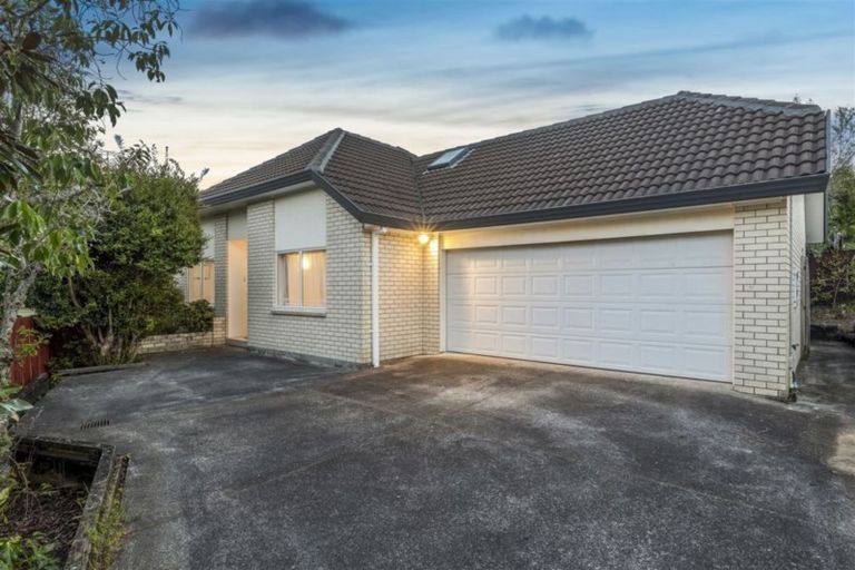 Photo of property in 6a Fayette Place, Te Atatu South, Auckland, 0610