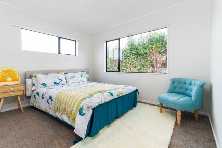 Photo of property in 2/1 Heathglen Place, Bayview, Auckland, 0629
