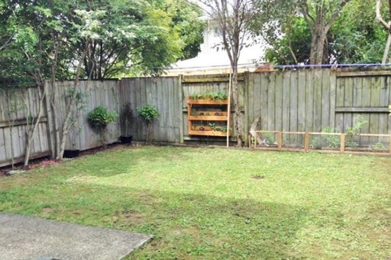 Photo of property in 63 Barnea Circle, Glen Eden, Auckland, 0602