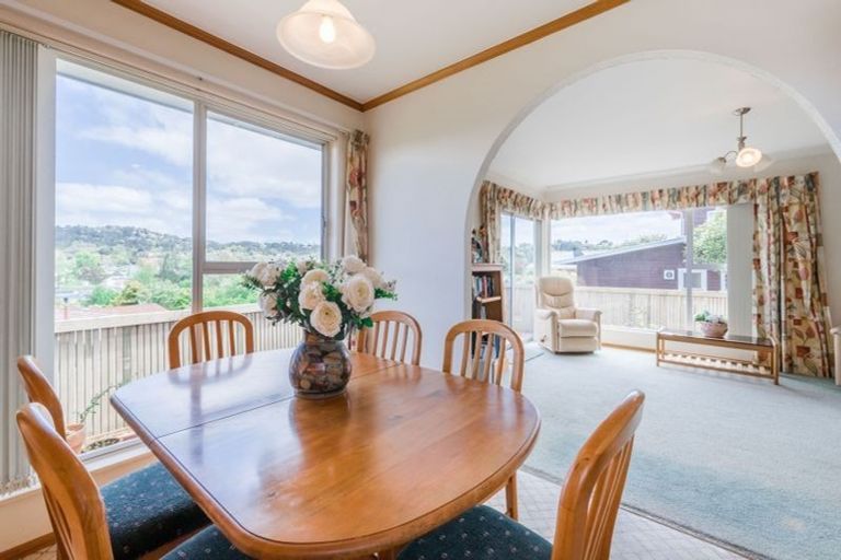 Photo of property in 104 Lantana Road, Green Bay, Auckland, 0604