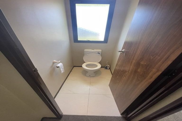 Photo of property in 2/668 Beach Road, Browns Bay, Auckland, 0630