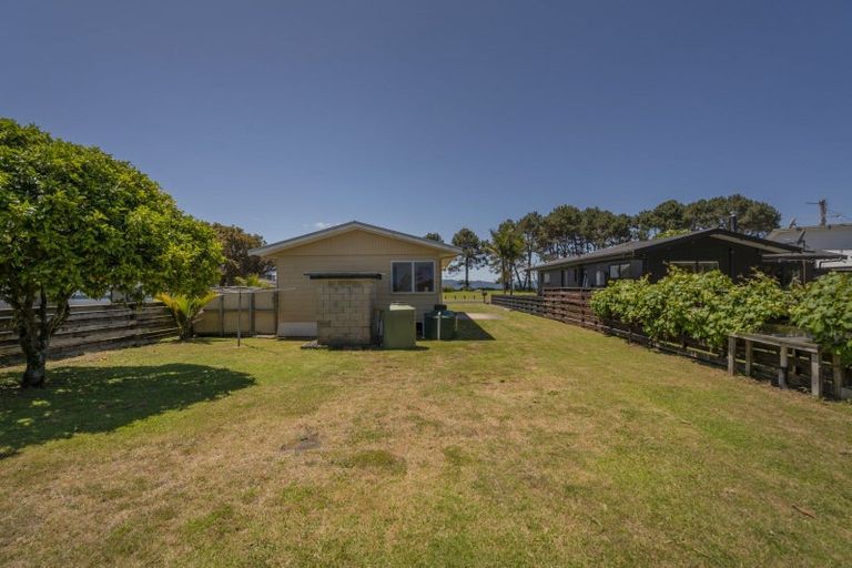 Photo of property in 18 Banks Street, Cooks Beach, Whitianga, 3591