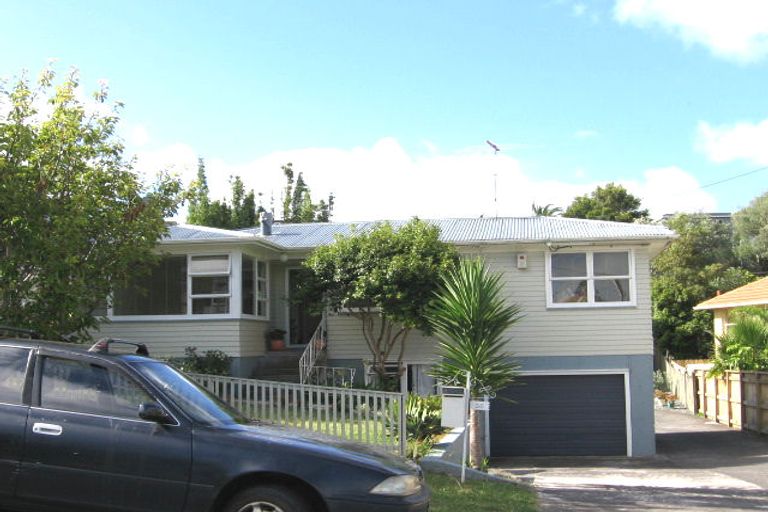 Photo of property in 1/20 Bevyn Street, Castor Bay, Auckland, 0620