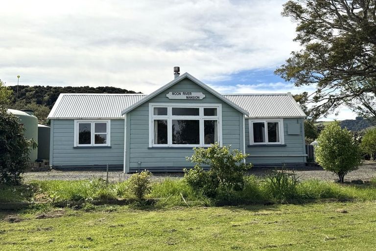 Photo of property in 2262 Papatowai Highway, Maclennan, Owaka, 9586