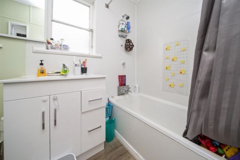 Photo of property in 2 Gladstone Street, Hawera, 4610