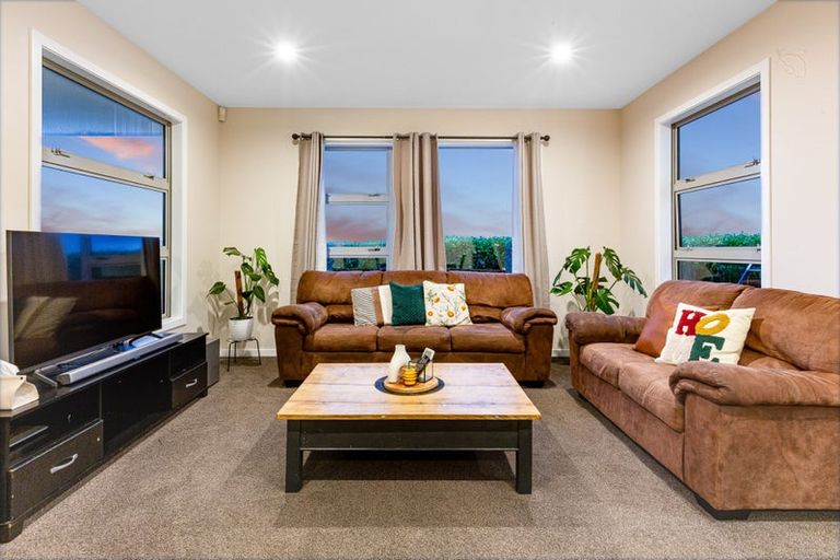 Photo of property in 87 Endeavour Drive, Whitby, Porirua, 5024