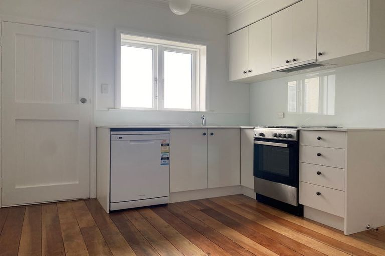 Photo of property in 73 Whites Line East, Waiwhetu, Lower Hutt, 5010