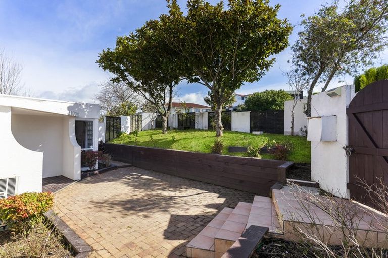 Photo of property in 22 Cairnbrae Court, Northcross, Auckland, 0632