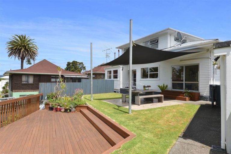 Photo of property in 82 Hatea Drive, Regent, Whangarei, 0112