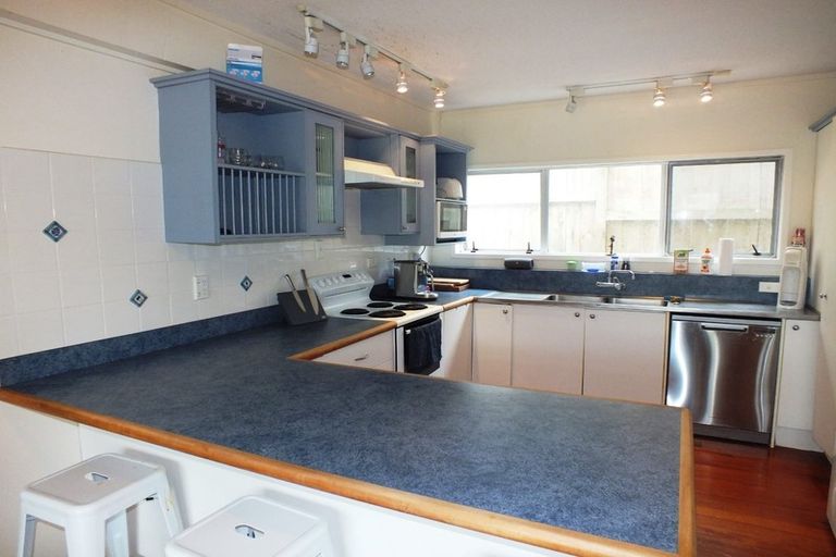 Photo of property in 2/4 Arkles Strand, Arkles Bay, Whangaparaoa, 0932