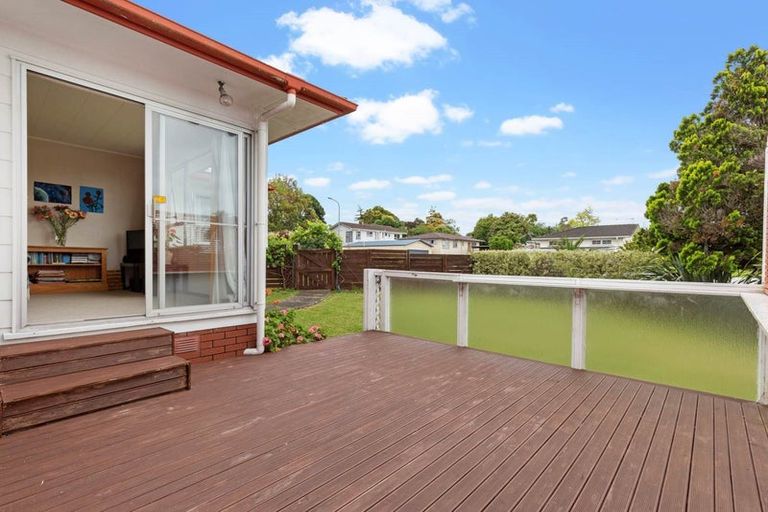 Photo of property in 60 Casuarina Road, Half Moon Bay, Auckland, 2012