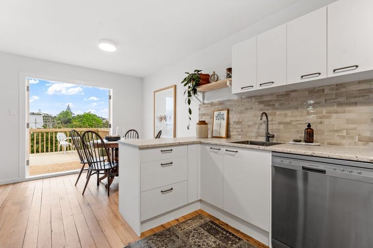 Photo of property in 24 Jean Place, Stanmore Bay, Whangaparaoa, 0932