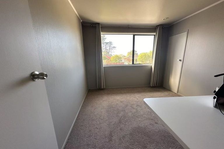 Photo of property in 10 Granville Drive, Massey, Auckland, 0614