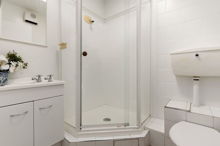 Photo of property in 2/140 Waimairi Road, Ilam, Christchurch, 8041