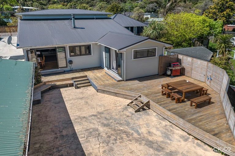 Photo of property in 76 Horoeka Street, Stokes Valley, Lower Hutt, 5019