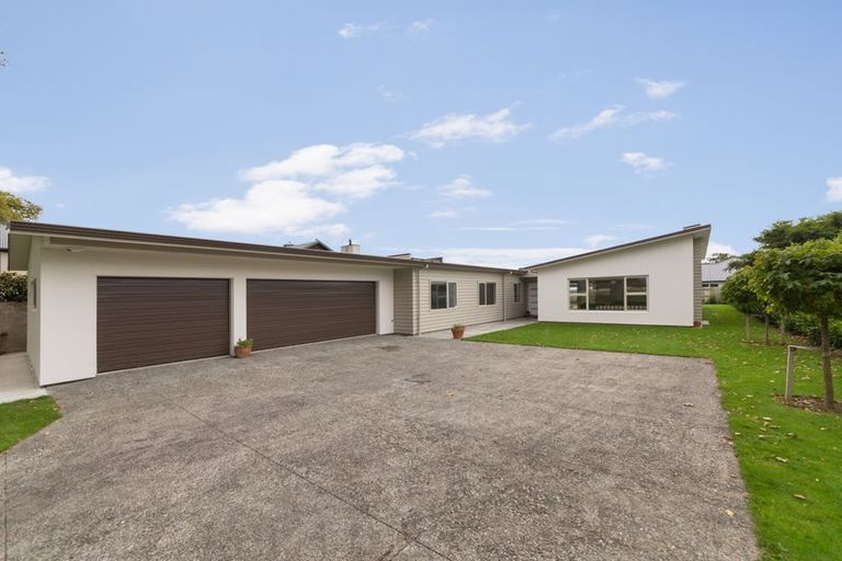 Photo of property in 12 Grand Oaks Drive, Awapuni, Palmerston North, 4412