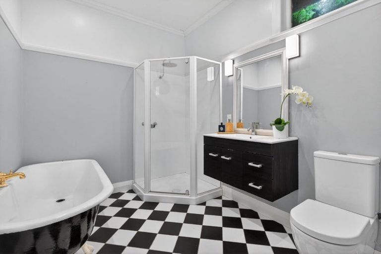 Photo of property in 49 Tio Tio Road, Miramar, Wellington, 6022