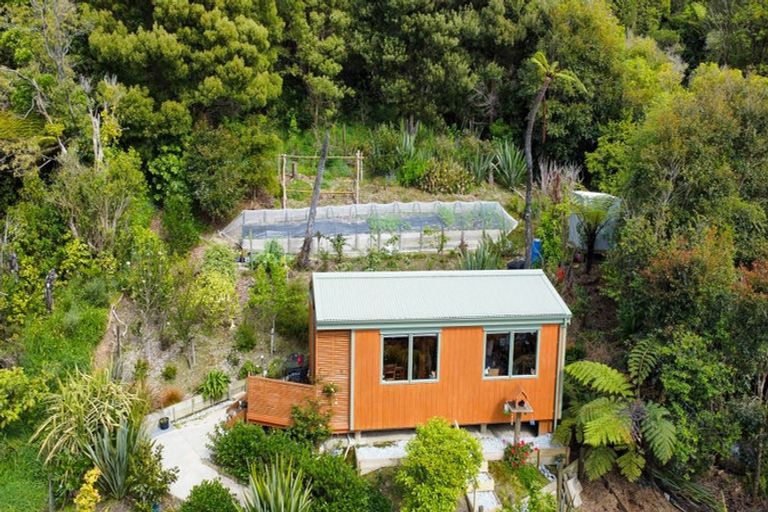 Photo of property in 72 Beach Road, Collingwood, 7073