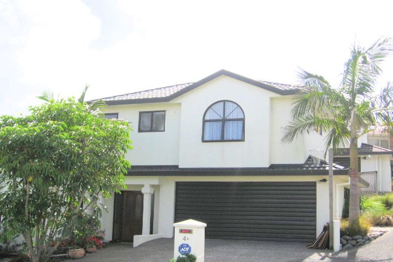 Photo of property in 2/4 Taroka Close, Pinehill, Auckland, 0632