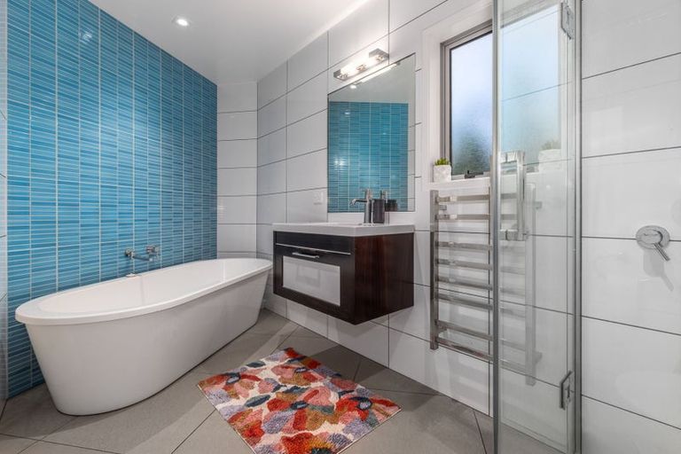 Photo of property in 8 Tiromoana Road, Raumati South, Paraparaumu, 5032