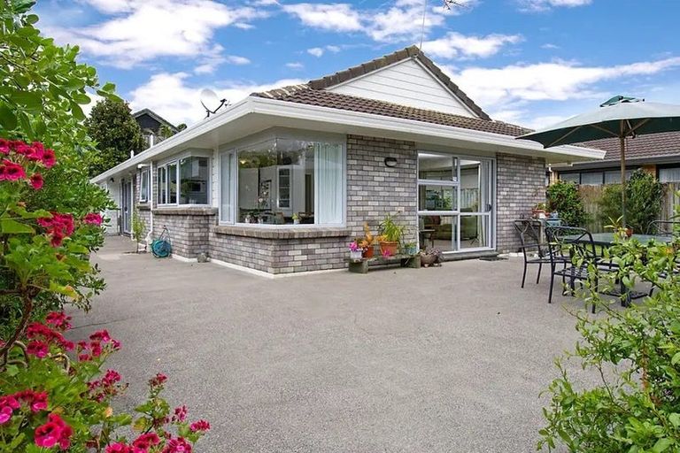 Photo of property in 2/88 Simmental Crescent, Somerville, Auckland, 2014