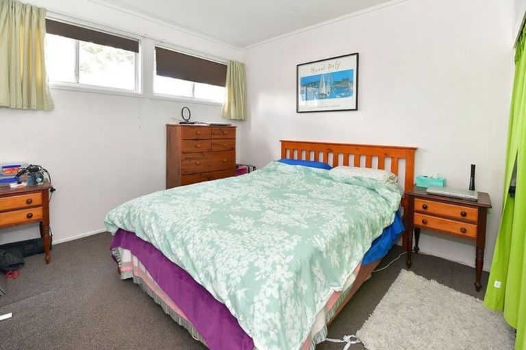 Photo of property in 2/8 Rewi Street, Torbay, Auckland, 0630
