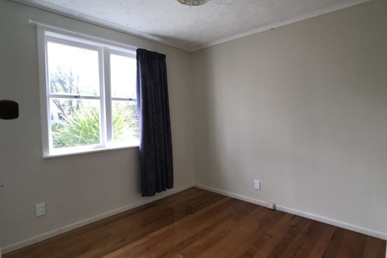 Photo of property in 12 Limmer Place, Browns Bay, Auckland, 0632