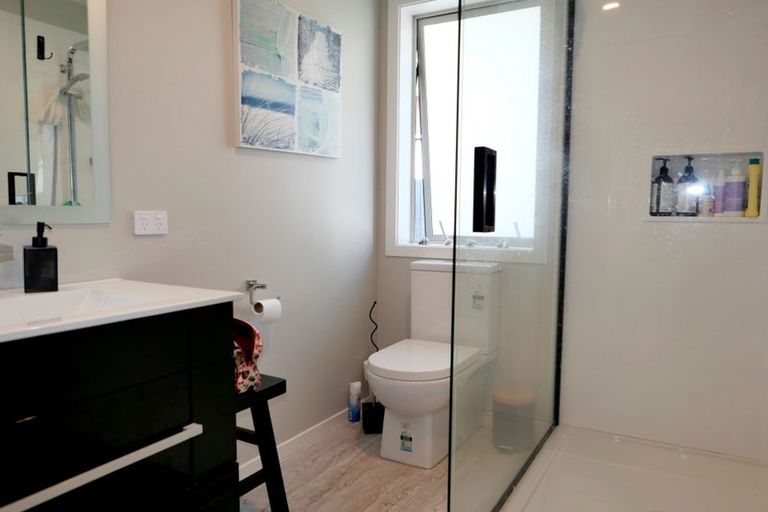 Photo of property in 5 Mahia Lane, Waikanae, 5036