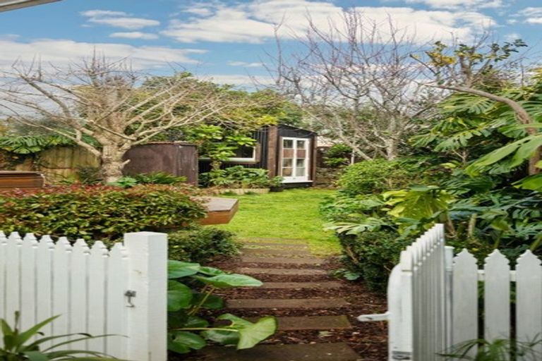 Photo of property in 1/28 Kea Place, Mangere Bridge, Auckland, 2022