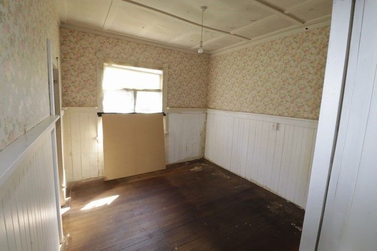 Photo of property in 112 Cornfoot Street, Castlecliff, Whanganui, 4501