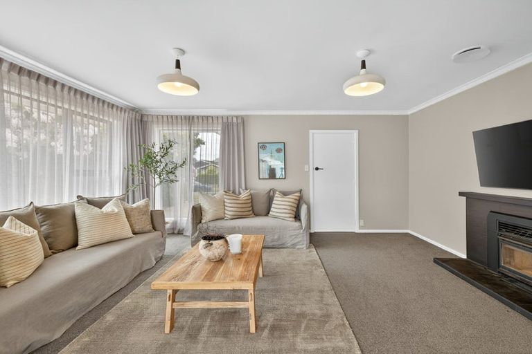 Photo of property in 15 Oakfield Street, Burnside, Christchurch, 8053